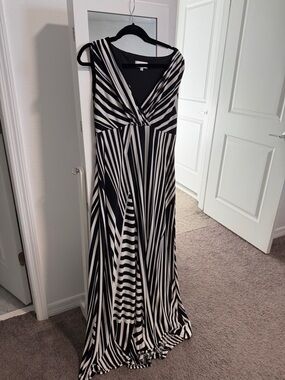 Kasper Black and White Striped V-Neck Maxi Dress